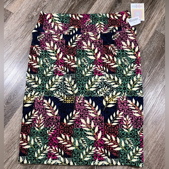 Lularoe Cassie skirt cream leaves, multicolored sz:XL - Picture 1 of 5
